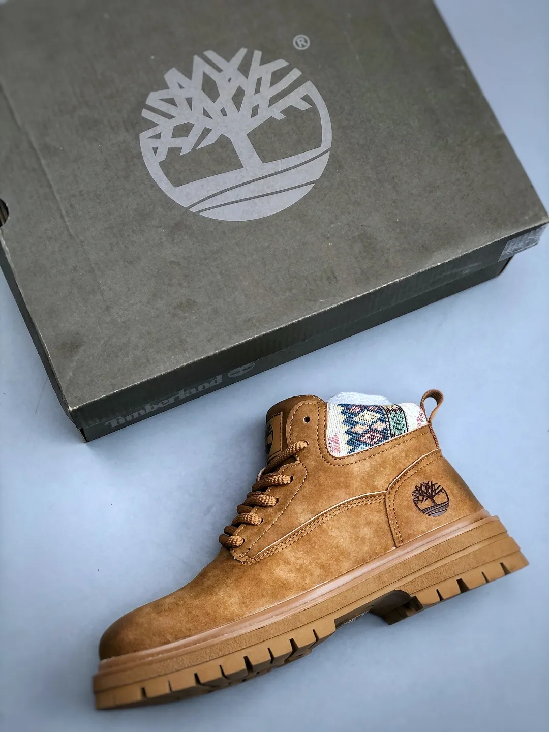 💰520 supports store G Timberland/Timberland classic style 25ss new mid-top classic re-engineering produced by Guangdong factory with new process upgrade autumn and winter new style original box original packaging The fabric is made of hand-grabbed cowhide imported from Italy🇮🇹 with anti-odor and anti-corrosion genuine leather latex insoles to give you a perfect wearing experience quality and durable, a must-have for sportsmen, specializes in not looking handsome, high-quality and first-class foot feel The full set of official website unified packaging, specially designed for cold protection and outdoor use this winter, suitable for daily matching. Size: 39 40 41 42 43 44